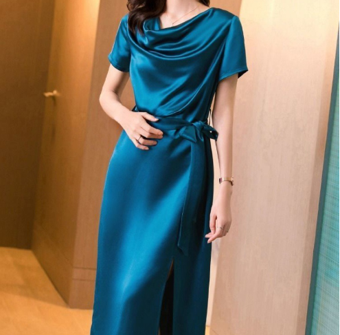 Silke Satin Sommer Kjole til Damer – Elegant Pasform
