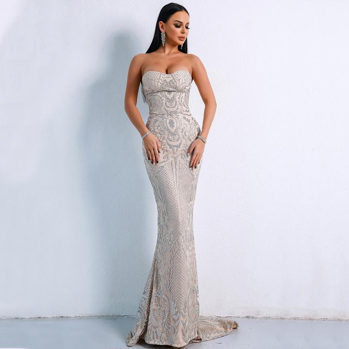 Elegant off-shoulder paillette festkjole med geometrisk mønster