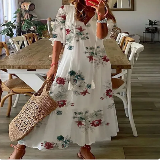 Damekjole i Boho-stil med V-udskæring, print, kvaster og mellemlange ærmer