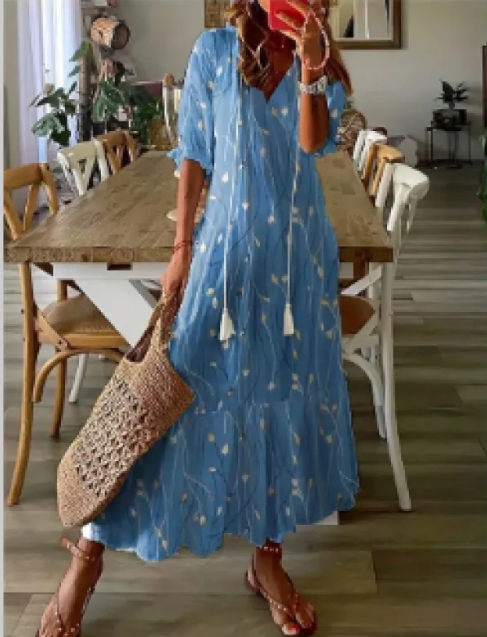Damekjole i Boho-stil med V-udskæring, print, kvaster og mellemlange ærmer